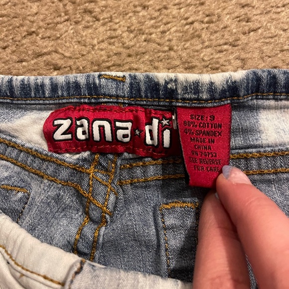 ZANA DI BLUE/White Wash Denim Jean Shorts - Picture 2 of 3